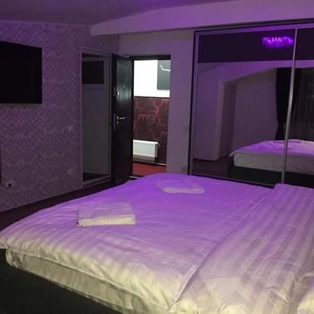 Ely'S Mansion-24H Check-In Bed & Breakfast Bucureşti Ngoại thất bức ảnh